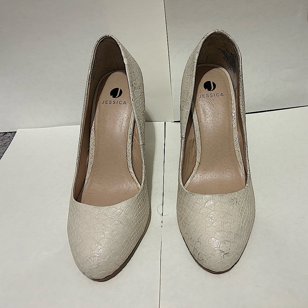 Jessica beige cream high heal shoes size 7